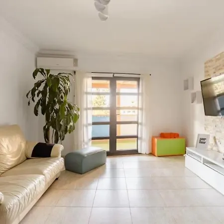 Casa Krisma, Fabulous Modern Spacious 2 Bedrooms Apartment, Remote Work, Fast Wifi, Parking And Ac Lägenhet
